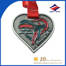 2016 Custom e finalizador de fita vermelha Heart award medal